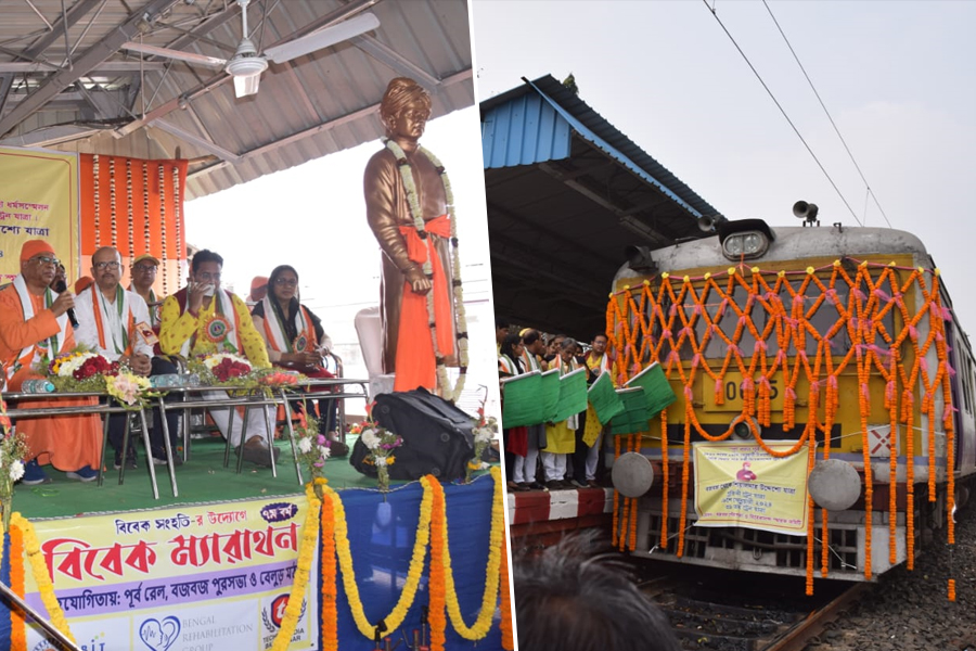 Tribute to Swami Vivekananda, special train leaves Budge Budge | Sangbad Pratidin Sangbad Pratidin Photo Gallery: News Photos, Viral Pictures, Trending Photos - Sangbad Pratidin