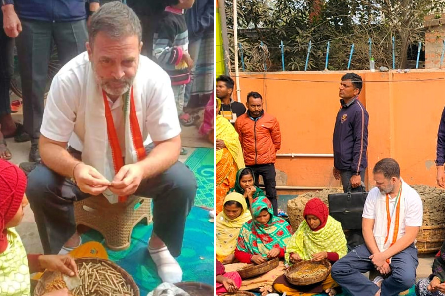 ‘আমি তোমাদেরই লোক’, মুর্শিদাবাদেও অভিনব জনসংযোগ রাহুল গান্ধীর, শ্রমিকদের সঙ্গে বাঁধলেন বিড়ি