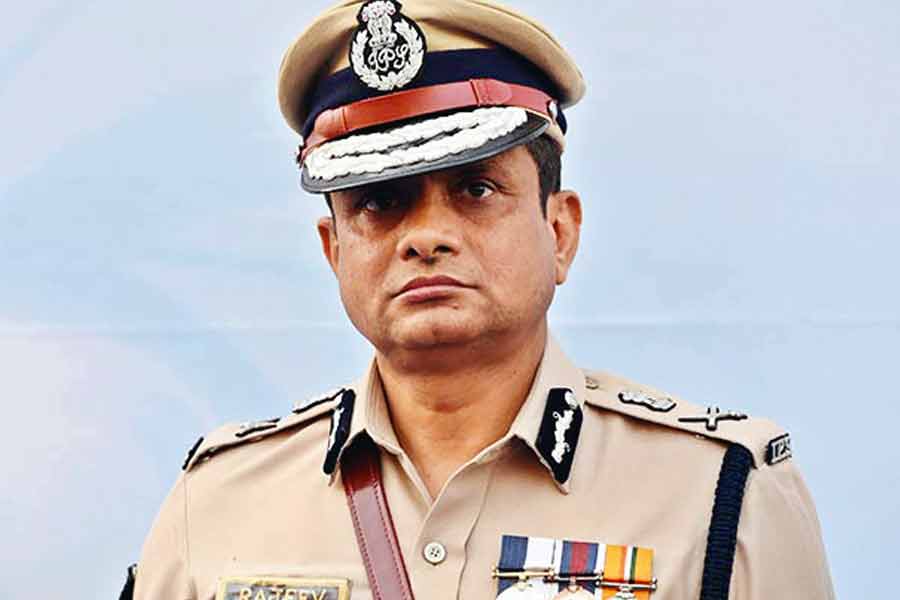 রাজীব কুমারের উত্তরসূরি কে? ডিজিপি নিয়োগের জট কাটাতে সুপ্রিম কোর্টে যাচ্ছে রাজ্য!