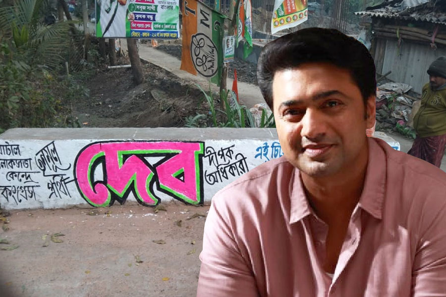 TMC starts Loksabha Election campaign, writes Dev's name on wall | Sangbad Pratidin