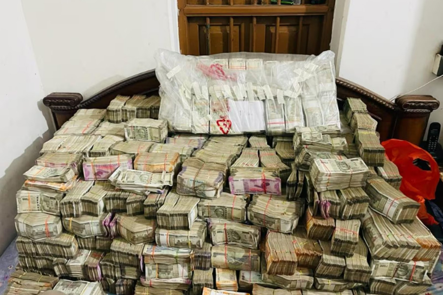 Assets Worth 30 Crore Rupees seized After Raids At 22 Locations at Mumbai | Sangbad Pratidin