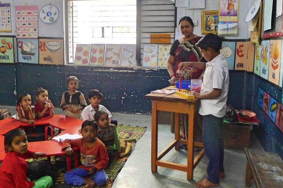 341 Gujarat primary schools functioning with single classroom | Sangbad Pratidin