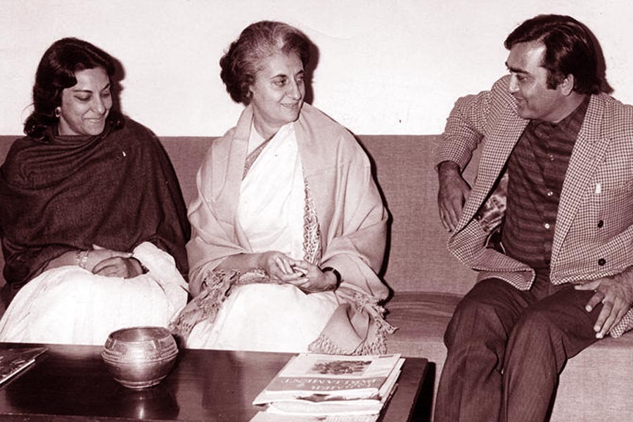 Indira-Gandhi-Nargis-Dutt-Sunil-Dutt