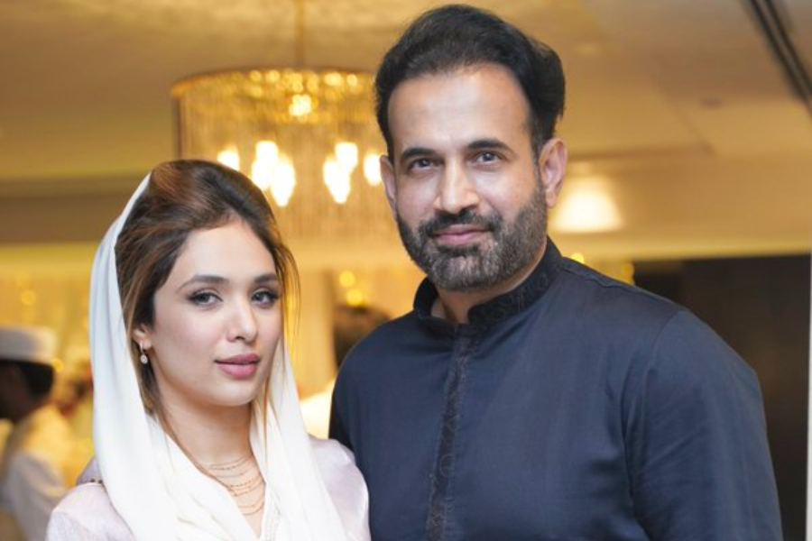 Irfan Pathan reveals wife Safa Baig's face on 8th marriage anniversary, picture goes viral। Sangbad Pratidin