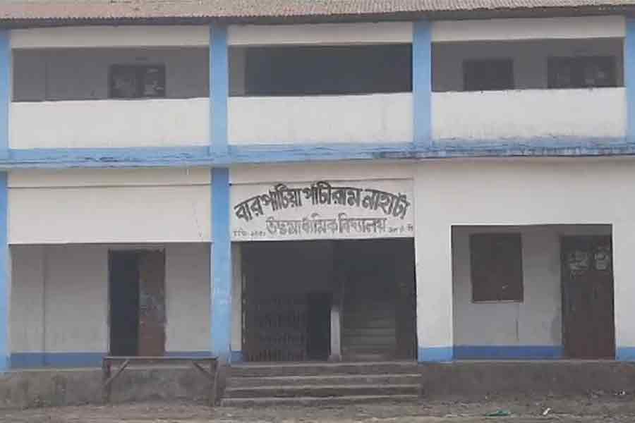 Madhyamik 2024: A school of Jalpaiguri allegedly vandalized by students | Sangbad Pratidin