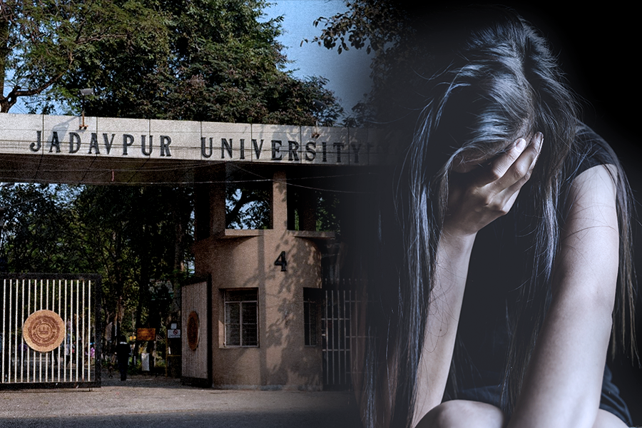 Mother of Jadavpur University blames senior for her daughter's death | Sangbad Pratidin