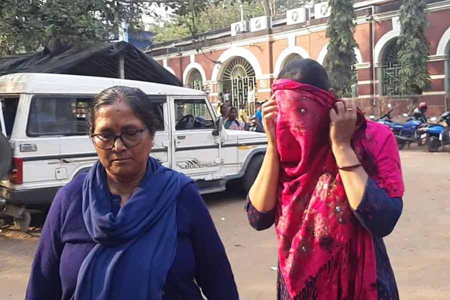 নিয়ম বহির্ভূতভাবে চাকরি! এবার শ্রীঘরে এসএসসির প্রাক্তন চেয়ারম্যানের স্ত্রী