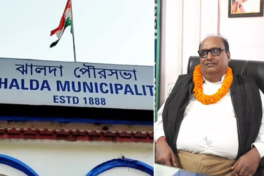 Jhalda Municipality: Suresh Agarwal ha been elected as New chairman after trust vote | Sangbad Pratidin