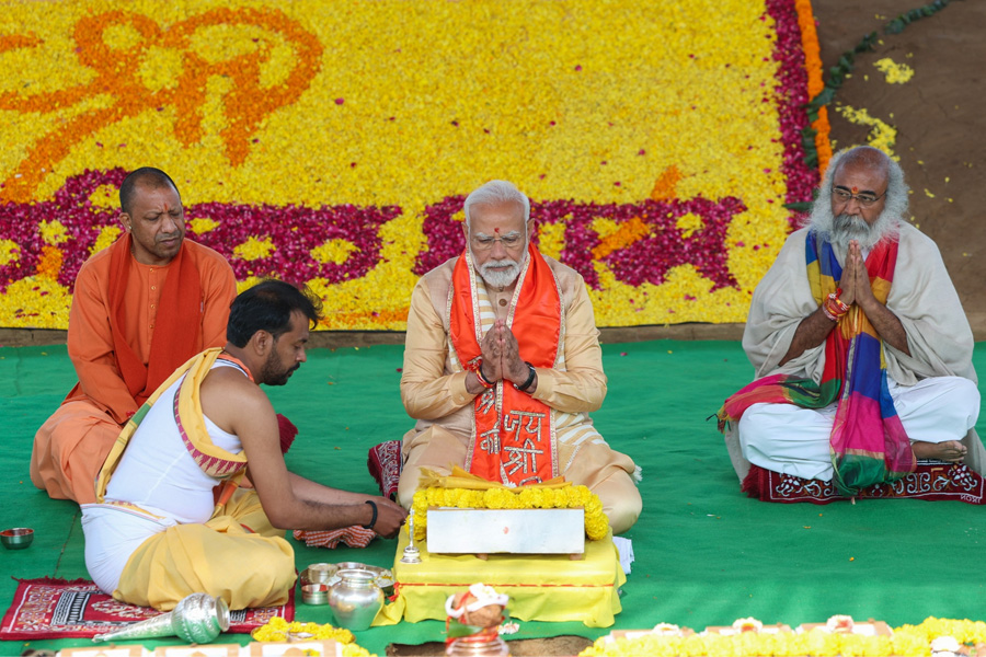‘শুধু মন্দির নয়, হাসপাতালও বানাচ্ছি’, উত্তরপ্রদেশে কল্কি ধামের ভিত্তিপ্রস্তর স্থাপনে কোন বার্তা মোদির