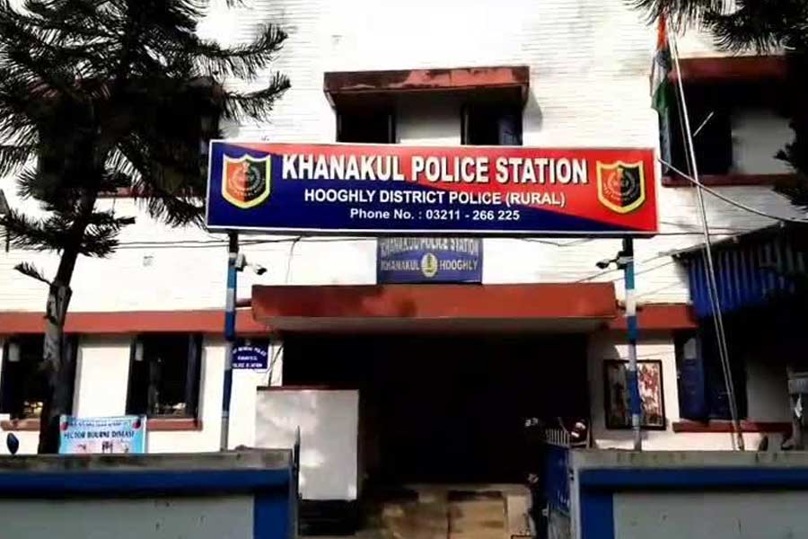 চোর সন্দেহে থানায় টানা ১১ ঘণ্টা ‘নির্যাতন’, হাসপাতালে খানাকুলের বধূ