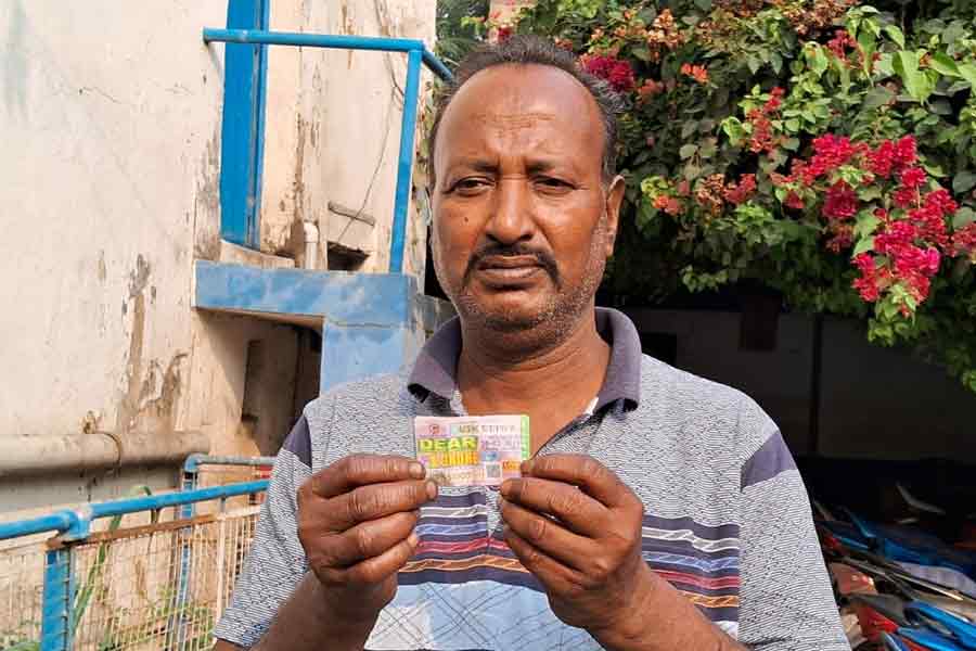 Birbhum Tea seller won Lottery worth crore | Sangbad Pratidin