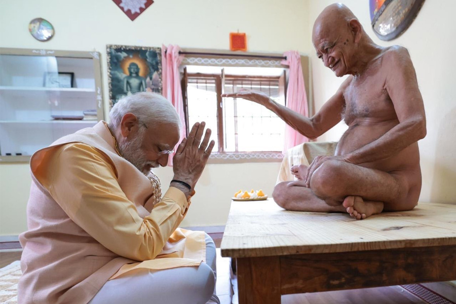 PM Narendra Modi pays homage to Vidyasagar Maharajji | Sangbad Pratidin