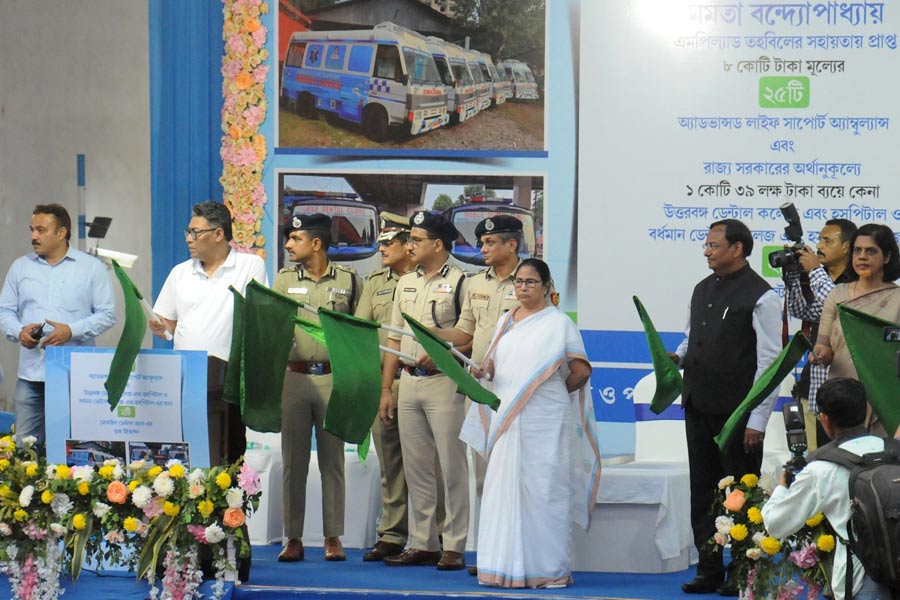 চালকদের সচেতনতায় পরামর্শ, দুর্ঘটনা রুখতে গতিসীমা বাঁধার নির্দেশ মুখ্যমন্ত্রীর