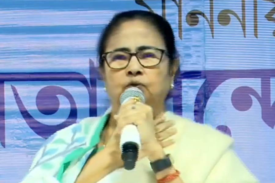 ১০১ জ্বর-কাশি সত্ত্বেও হাওড়ার সভায় মমতা, জনজোয়ার দেখে বললেন, ‘ভালো হয়ে গিয়েছি’