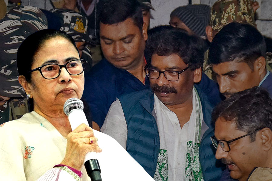 Mamata Banerjee strongly condemns arrest of Hemant Soren and attacks BJP in social media | Sangbad Pratidin