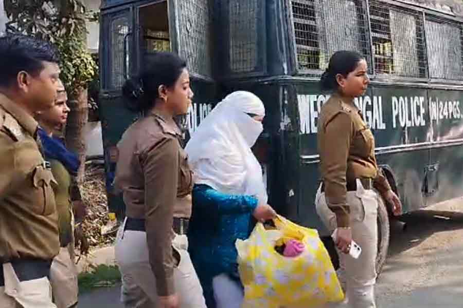 Manua Majumder gets parole for 6 hours to visit ailing mothers | Sangbad Pratidin