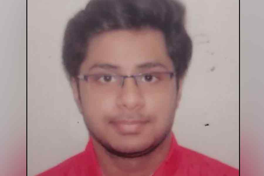 Body of a student of Narendrapur found in a pond | Sangbad Pratidin