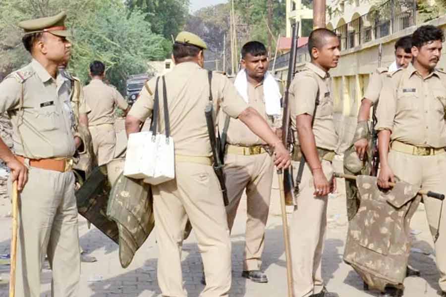 উড়ে এল ডাব-ইট, নদিয়ার পর ময়নায় আক্রান্ত পুলিশ