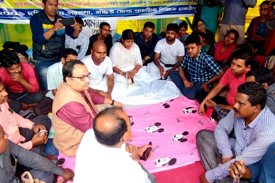 বাম জমানার জট কাটল, কুণালের হস্তক্ষেপে অনশন তুললেন প্রাথমিকের চাকরিপ্রার্থীরা