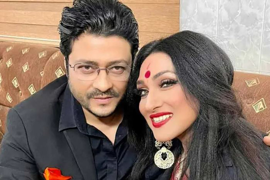 রাজনীতিতে ঋতুপর্ণা! অভিনেতা ফিরদৌসের মন্তব্যে জল্পনা তুঙ্গে