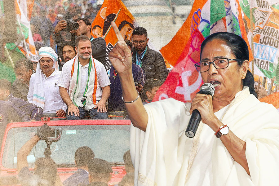 Mamata Banerjee takes hit at Congress again | Sangbad Pratidin