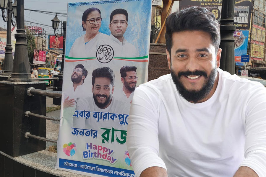 Banner, posters before Raj Chakraborty's birthday at Barrackpore | Sangbad Pratidin