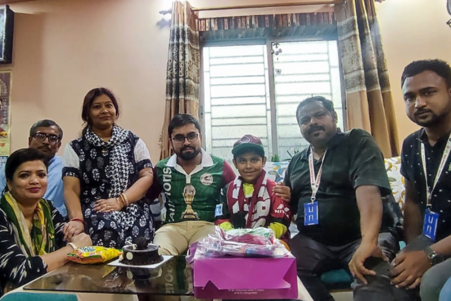 দিমিত্রির সঙ্গে দেখা করতে মুখিয়ে সবুজ-মেরুনের সমর্থক রাজঋষি
