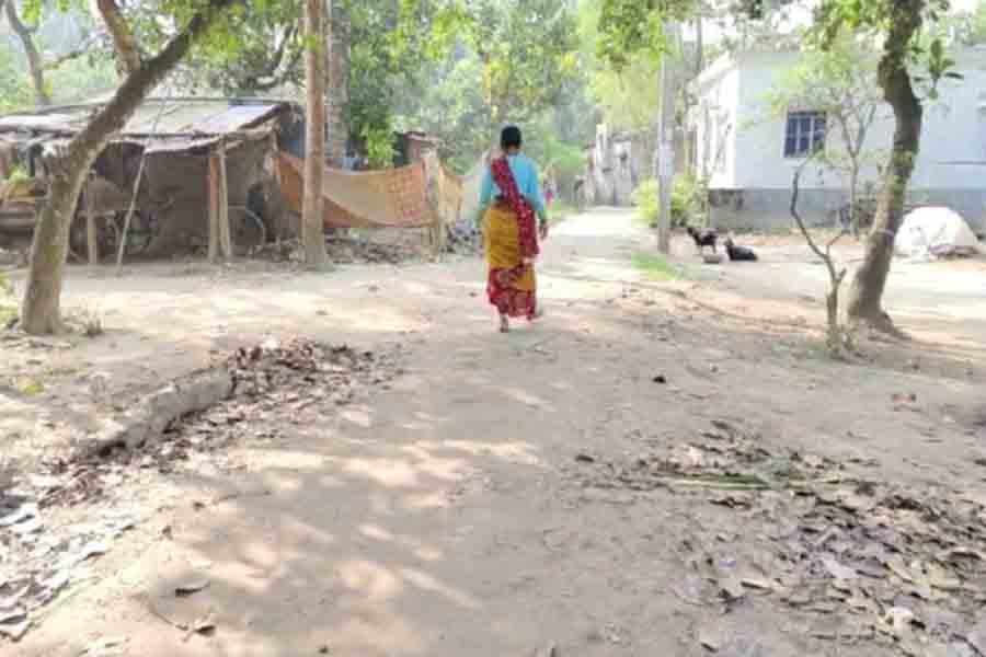 দীর্ঘ চেষ্টার পর বাগদায় রাস্তা মেরামত, অবশেষে ছেলেমেয়েগুলোর বিয়ে হবে! স্বস্তিতে গ্রামবাসীরা