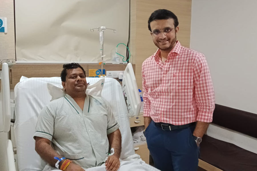 Sourav Ganguly went to hospital to meet Sukanta Majumdar | Sangbad Pratidin