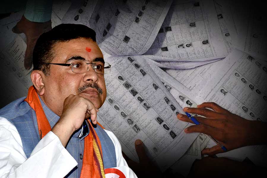 বিজেপি করার ‘শাস্তি’, ভোটার লিস্টে নাম কাটা, সেই নেতা-কর্মীদের নিয়ে কমিশনে শুভেন্দু