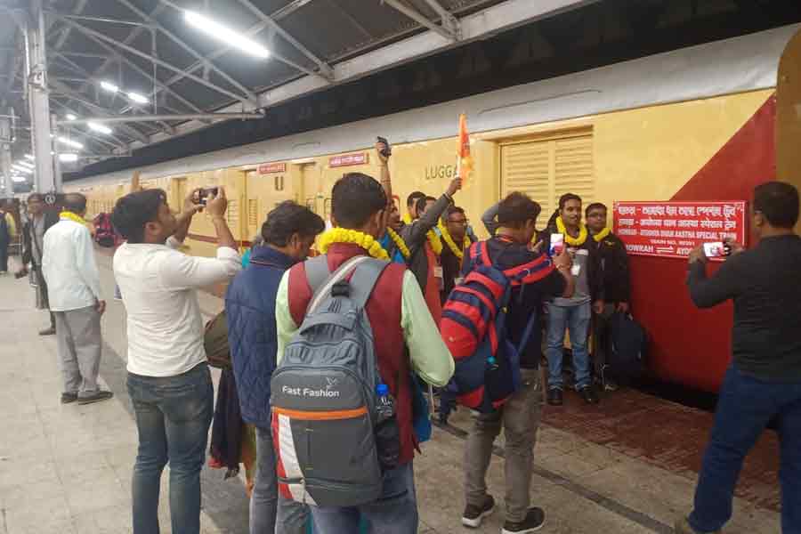 Special train for Ayodhya leaves from Howrah station | Sangbad Pratidin