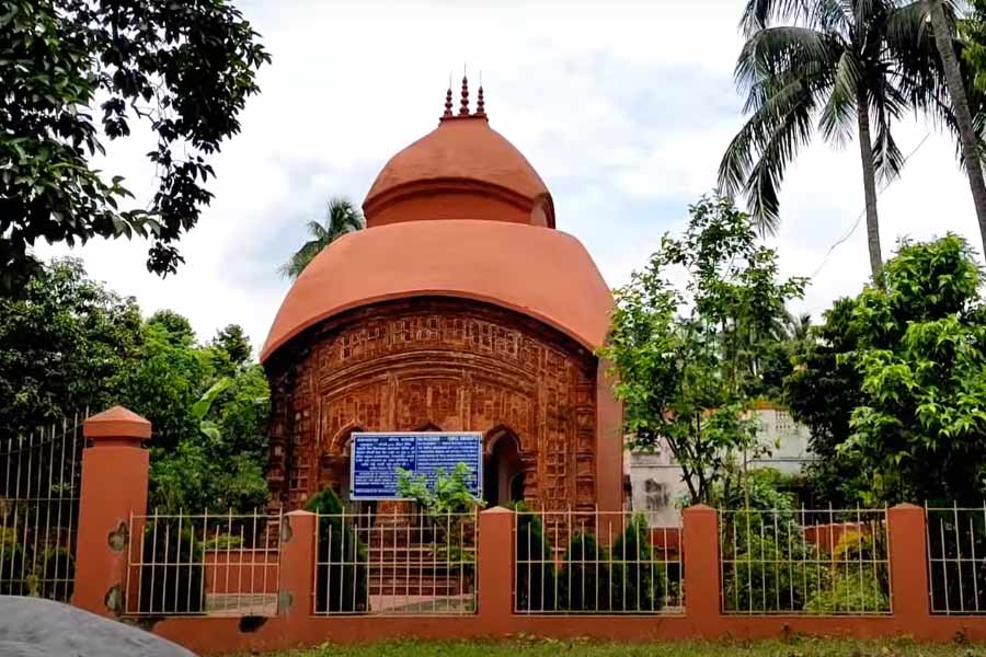 টেরাকোটার মন্দিরে রাম-রাবণের যুদ্ধ! কলকাতা থেকে মাত্র দেড় ঘণ্টা দূরেই আছে এই স্থান