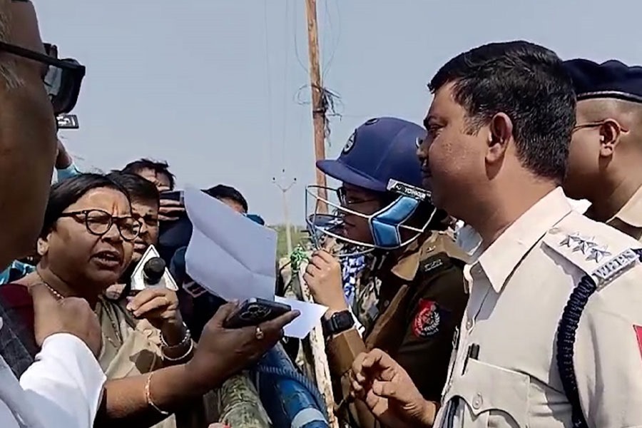 অগ্নিগর্ভ সন্দেশখালিতে জারি ১৪৪ ধারা, বিজেপি প্রতিনিধি দলকে ‘বাধা’ পুলিশের