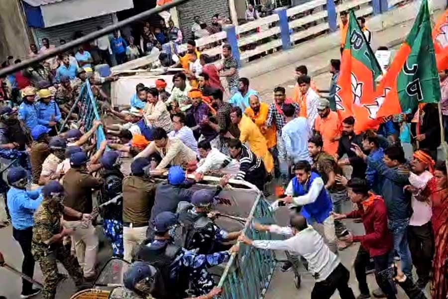 সুকান্তর এসপি অফিস অভিযানে উত্তেজনা, পুলিশ-বিজেপি সংঘর্ষে উত্তাল বসিরহাট