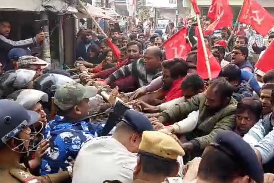 বামেদের আইন অমান্য, অশান্তি জেলায় জেলায়