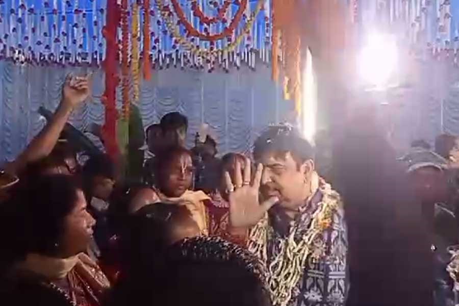 অশান্ত সন্দেশখালিতে অন্য মেজাজে পার্থ-সুজিত, কীর্তনে মজলেন দুই মন্ত্রী