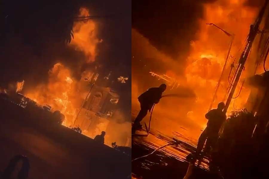 Massive fire breaks out at Kolkata, one person died | Sangbad Pratidin