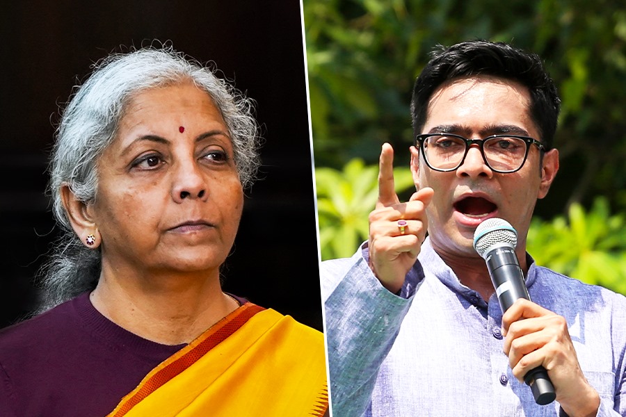 ‘বাপের পয়সা নয়, পাপের পয়সা’, বঞ্চনা ইস্যুতে নির্মলাকে পালটা অভিষেকের
