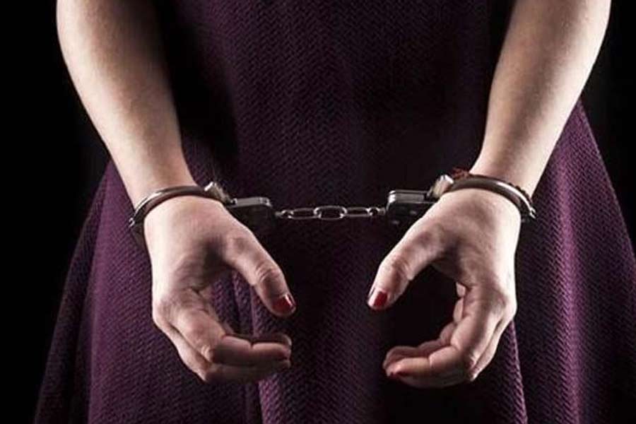 Con woman held for duping people of lakhs at Purulia