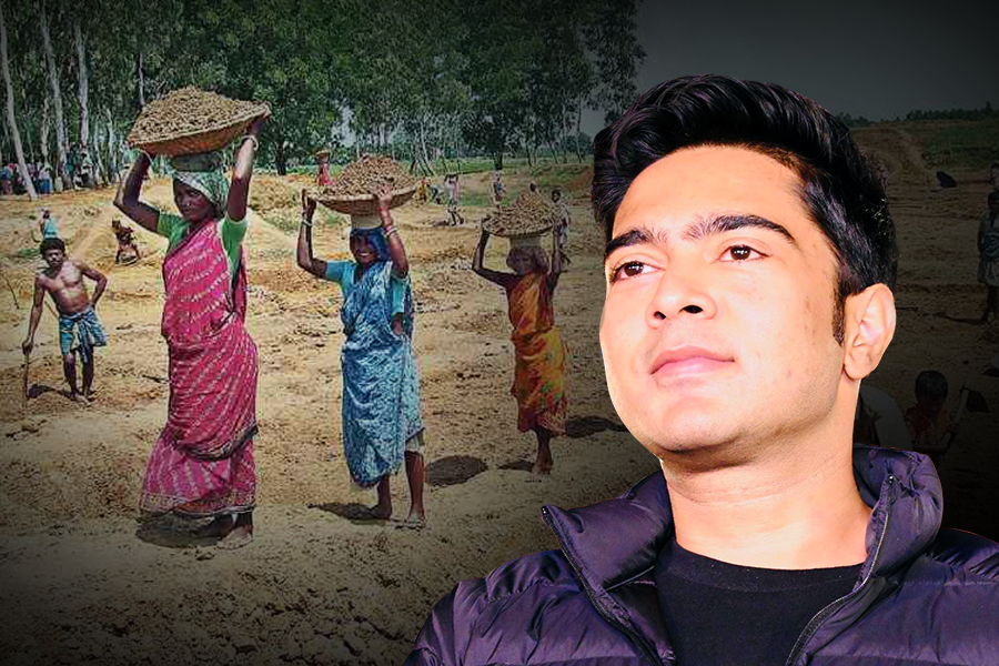 Abhishek Banerjee announces to give MGNREGA's due from February 26 | Sangbad Pratidin
