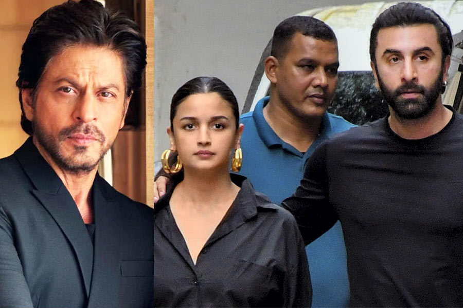 SRK crashes Alia Bhatt-Ranbir Kapoor’s housewarming party in ad | Sangbad Pratidin