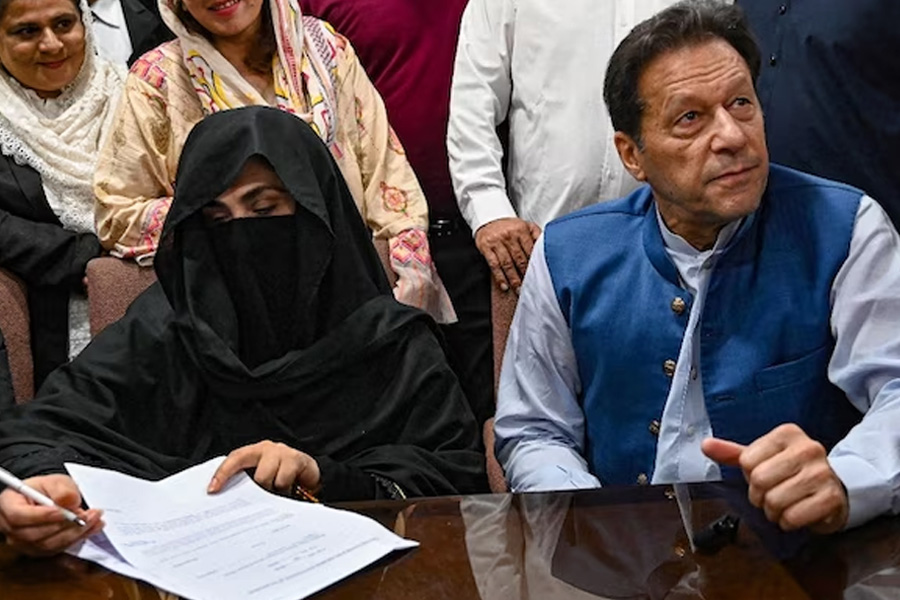 Attempt to kill Imran Khan's wife in Pakistan jail, says lawyer | Sangbad Pratidin