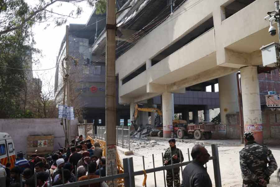 Man dies after portion of metro station collapses in Delhi। Sangbad Pratidin