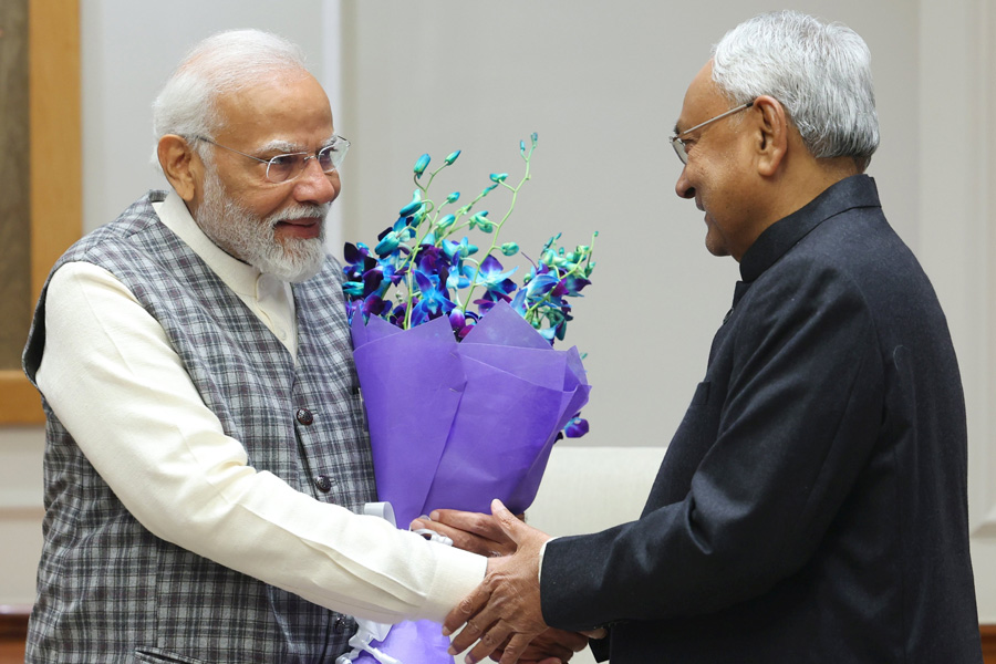 Nitish Kumar met PM Modi at his residence | Sangbad Pratidin