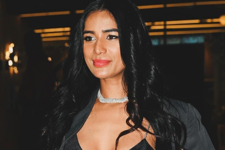Poonam Pandey Spotted at Bollywood's Starry Bash three Days Before Death | Sangbad Pratidin