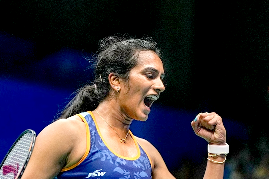 PV Sindhu led from the front as India women beat Hong Kong and assured medal in Asia Team Championship । Sangbad Pratidin