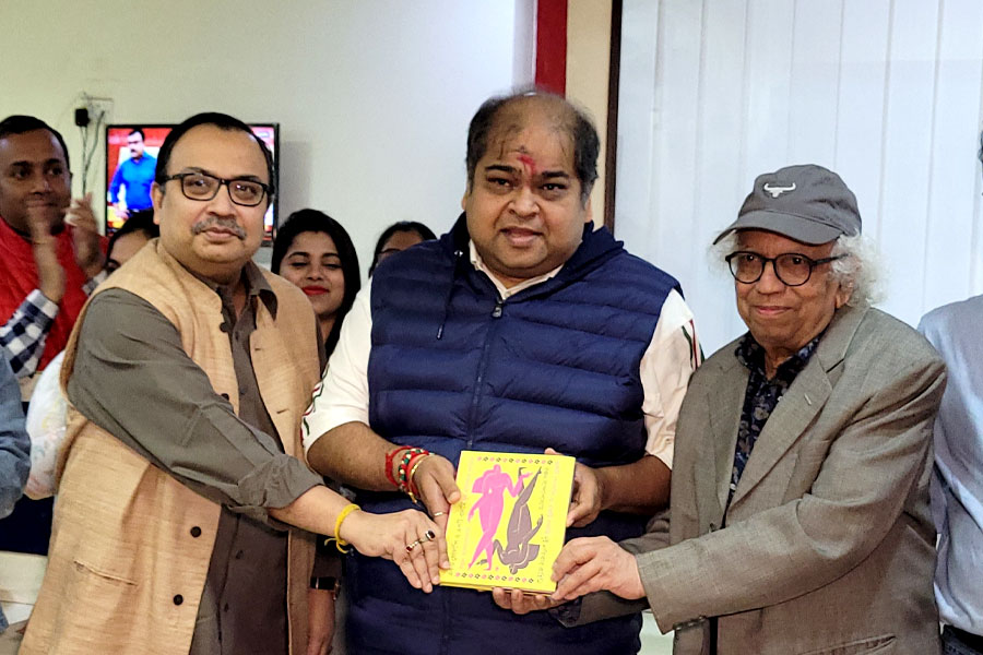 Ranjan Bandyopadhyay's book launch: Chief Editor and Consulting Editor of Sangbad Pratidin attend। Sangbad Pratidin
