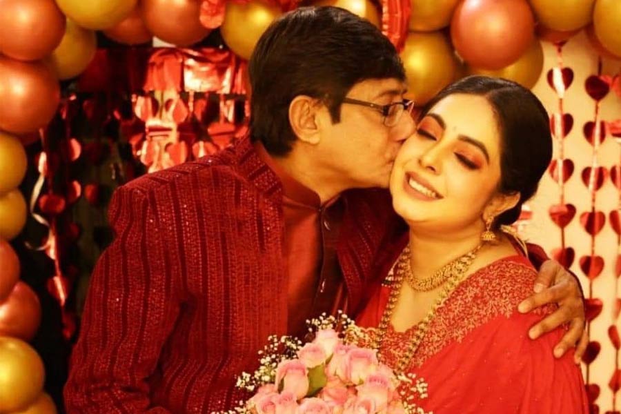 Sreemoyee Chattoraj shares her registry marriage experience with Kanchan Mullick | Sangbad Pratidin