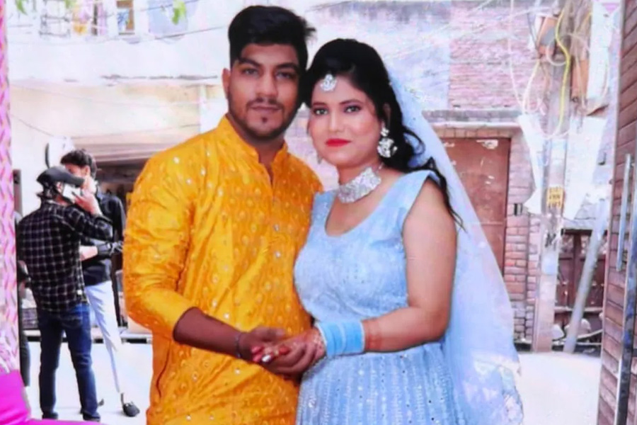Delhi Man died in heart attack, shocked wife kills herself | Sangbad Pratidin