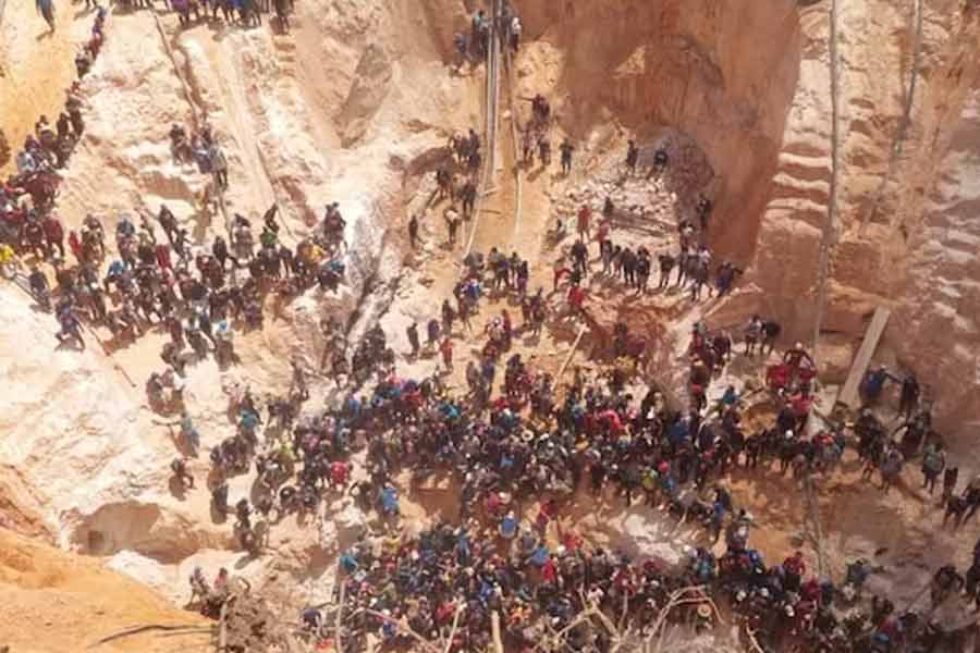 14 dead after illegal gold mine collapses in Venezuela। Sangbad Pratidin